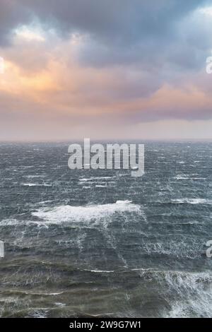 Tempête de novembre de la plage de Crovie. Aberdenshire, Écosse Banque D'Images