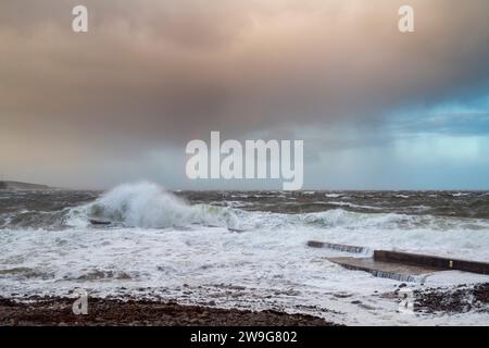 Tempête de novembre de la plage de Crovie. Aberdenshire, Écosse Banque D'Images