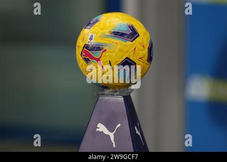 Ball le match lors du match italien de 'Serie A' entre Sassuolo 1-2 Gênes au Mapei Stadium le 22 décembre 2023 à Reggio Emilia, Italie. Crédit : Maurizio Borsari/AFLO/Alamy Live News Banque D'Images