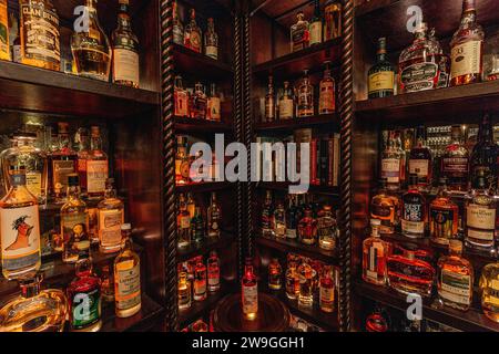 Bertie's Whisky Bar, Fife Arms, Braemar, Écosse. Banque D'Images