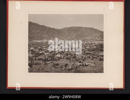 Camp de pèlerins à Mina près de la Mecque pendant le Hajj, Abd al-Ghaffar, 1889 impression photomécanique cette impression fait partie d'un album. Papier Mina. Camp-tente collotype en carton Mina Banque D'Images