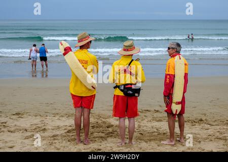 Patrouille de sauvetage de surf sur Lorne Beach, Victoria, Australie Banque D'Images