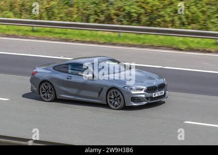 2022 BMW 840I M Sport Auto Sdrive Auto Start / Stop gris voiture coupé essence 2998 cc Banque D'Images