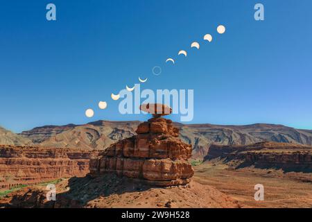 Image composite de Hat Rock mexicain dans l'Utah, en double exposition avec l'éclipse annulaire le 14 octobre 2023. Mexican Hat Rock était très près du centre de Banque D'Images