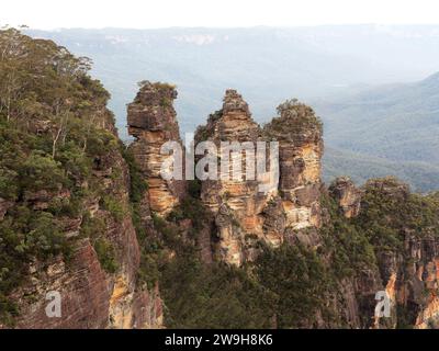 Vue de la formation rocheuse Three Sisters depuis Echo point Lookout à Katoomba dans les Blue Mountains près de Sydney Australie Banque D'Images