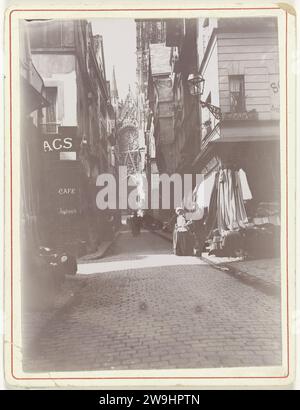 Rue de l'épicerie, au loin la cathédrale de Rouen, 1890 - 1930 photographie Rouen papier baryte. Carton rue Rouen. Cathédrale Van Rouen Banque D'Images