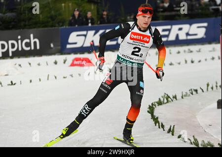 Gelsenkirchen, Deutschland. 28 décembre 2023. Erik Hafenmair (Team Deutschland 1) WTC Biathlon auf Schalke bett1.de Biathlon Talent Team Challenge 2023 am 28. Dezember 2023 in der Veltins-Arena à Gelsenkirchen/Schalke (Deutschland). Crédit : dpa/Alamy Live News Banque D'Images