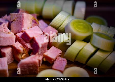 Jambon et poireaux hachés Banque D'Images