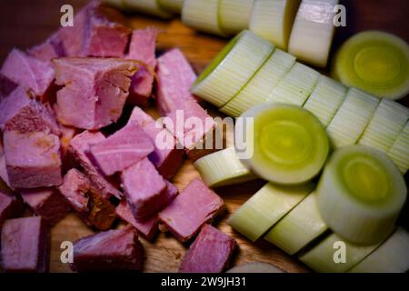 Jambon et poireaux hachés Banque D'Images