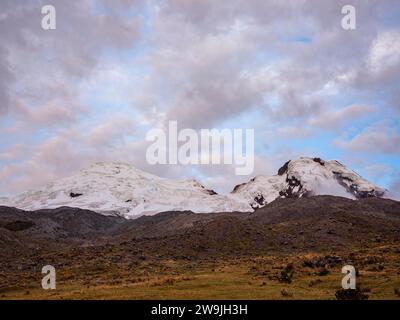 Volcan glaciaire d'Antisana dans le parc national d'Antisana, province de Napo, Équateur Banque D'Images