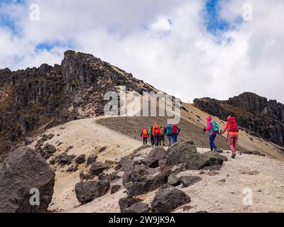 Les alpinistes grimpent le volcan Guagua Pichincha, province de Pichincha, Équateur Banque D'Images