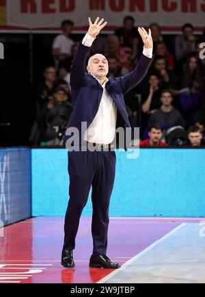 Pablo Laso (Bayern Basketball, Cheftrainer) gestikuliert. GER, FC Bayern Basketball vs Valenica basket, basket-ball, Euroleague, saison 2023/2024, 28.12.2023, photo : Eibner-Pressefoto/Marcel Engelbrecht Banque D'Images