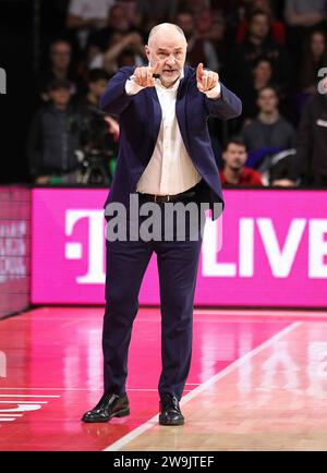 Pablo Laso (Bayern Basketball, Cheftrainer) gestikuliert. GER, FC Bayern Basketball vs Valenica basket, basket-ball, Euroleague, saison 2023/2024, 28.12.2023, photo : Eibner-Pressefoto/Marcel Engelbrecht Banque D'Images