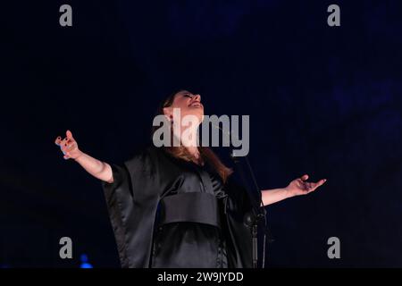 Madrid, Espagne. 28 décembre 2023. La fadista portugaise Katia Guerreiro se produit lors du concert à l'église notre-Dame de Guadalupe à Madrid. 28 novembre 2023 Espagne (photo Oscar Gonzalez/Sipa USA) (photo Oscar Gonzalez/Sipa USA) crédit : SIPA USA/Alamy Live News Banque D'Images