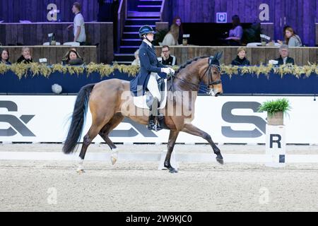 Nekkerhal, Belgique, 28 décembre 2023, Jorinde Verwimp de Belgique avec charmer lors du Grand Prix de la coupe du monde FEI dressage au Jumping Mechelen le 28 décembre 2023, Nekkerhal, Belgique (photo de Maxime David - MXIMD Pictures) Banque D'Images