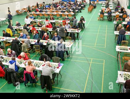 Hastings, Royaume-Uni. 28 décembre 2023. Joueurs lors du Congrès international d'échecs Caplin Hastings à Horntye Park, Hastings, East Sussex, Royaume-Uni. Crédit : LFP/Alamy Live News Banque D'Images