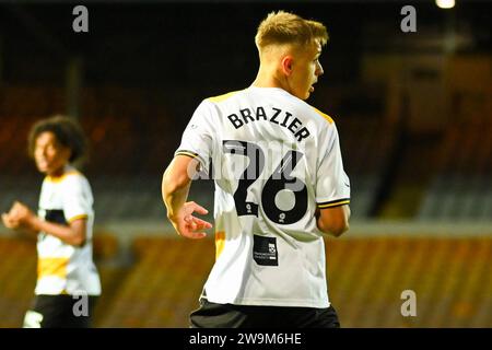 Burslem, Royaume-Uni, 10 octobre 2023. Le numéro 26 de Port Vale, Liam Brazier, en action lors du match à domicile EFL Trophy contre Newcastle U21 Crédit : TeeGeePix/Alamy Live News Banque D'Images
