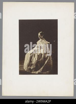 Portrait d'une femme inconnue, Frank Chauvassaignes (attribué à), c. 1857 photographie papier France. femme adulte en carton. Une personne historique anonyme a représenté la France Banque D'Images