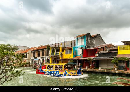 Une vue de jour sur la croisière sur le fleuve Malacca Banque D'Images