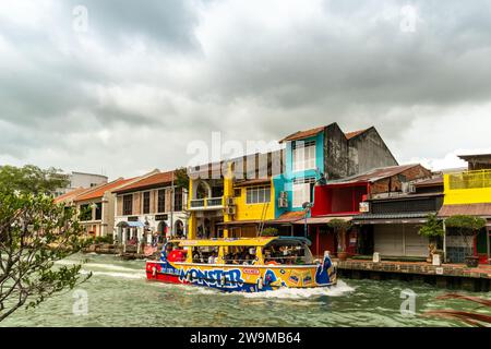 Une vue de jour sur la croisière sur le fleuve Malacca Banque D'Images