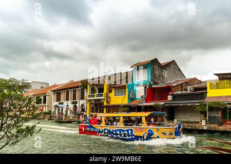 Une vue de jour sur la croisière sur le fleuve Malacca Banque D'Images