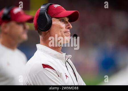 San Antonio, Texas, États-Unis. 28 décembre 2023. L'entraîneur-chef des Sooners de l'Oklahoma Brent Venables lors du match de football NCAA du Valero Alamo Bowl entre les Wildcats de l'Arizona et les Sooners de l'Oklahoma à San Antonio, Texas. Trask Smith/CSM/Alamy Live News Banque D'Images