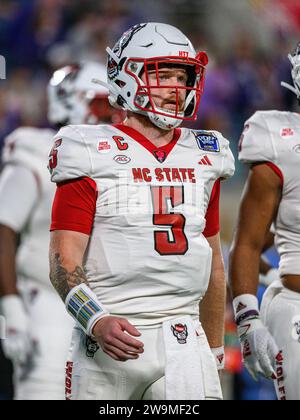 Orlando, FL, États-Unis. 28 décembre 2023. Le quarterback Brennan Armstrong (5) de NC State lors de la première moitié du Pop Tarts Bowl à Orlando, FL. Romeo T Guzman/Cal Sport Media/Alamy Live News Banque D'Images