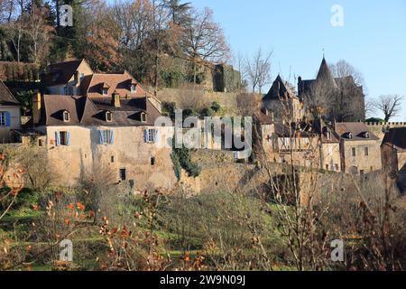 Le village de Limeuil en Périgord à la fin de l'automne et au début de l'hiver. Le village de Limeuil dans la vallée de la Dordogne est l'un des Banque D'Images