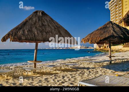 Plage de l'Hôtel Camino Real, Playa Gaviota Azul, Zona Hotelera, Riviera Maya, Golfe du Mexique, Cancun, Mexique Banque D'Images