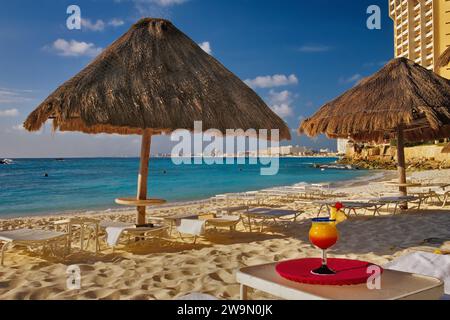 Plage de l'Hôtel Camino Real, Playa Gaviota Azul, Zona Hotelera, Riviera Maya, Golfe du Mexique, Cancun, Mexique Banque D'Images