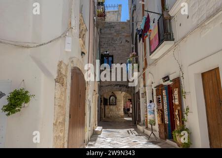 POLIGNANO A MARE, ITALIE, 11 JUILLET 2022 - vue du centre historique de Polignano a Mare, province de Bari, Pouilles, Italie Banque D'Images