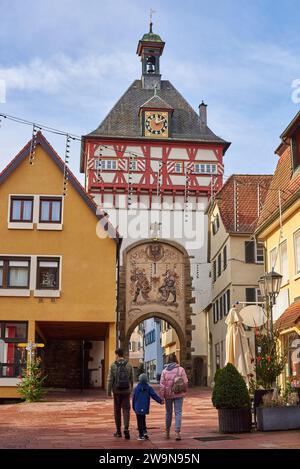 Balade automnale à Bietigheim-Bissingen : bonheur familial en Allemagne. Explorer Bietigheim-Bissingen : aventure automnale en famille en Allemagne. Des moments chéris Banque D'Images
