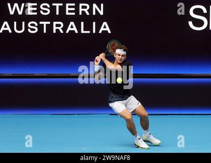 Perth, Australie. 29 décembre 2023. Thiago Seyboth Wild, du Brésil, revient à Alejandro Davidovich Fokina, d'Espagne, lors du match masculin en simple du tournoi de tennis United Cup à Perth, en Australie, le 29 décembre 2023. Crédit : Zhou Dan/Xinhua/Alamy Live News Banque D'Images