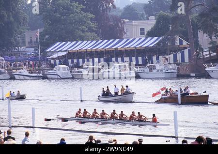 Régate d'aviron d'été Angleterre UK1980. Henley Royal Regatta. Henley on Thames, Oxfordshire, juillet 1985 HOMER SYKES Banque D'Images