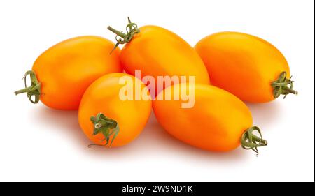 Chemin de tomate prune orange isolated on white Banque D'Images