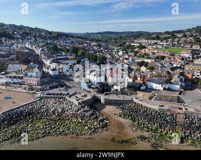 Défenses de la mer rocheuse Lyme Regis Dorset UK drone d'été, aérien Banque D'Images