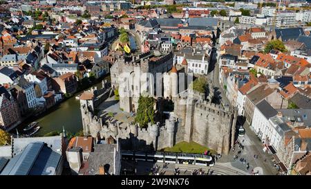 Drone photo château des Comtes de flandre, Gravensteen Gand Belgique Europe Banque D'Images