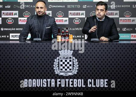 Estadio do Bessa XXI, Porto, Portugal. 29 décembre 2023. Sur la photo de gauche à droite, Ricardo Paiva et Vitor Murta à la présentation du nouvel entraîneur du BOAVISTA FC, Ricardo Paiva. Crédit : Victor Sousa/Alamy Live News Banque D'Images