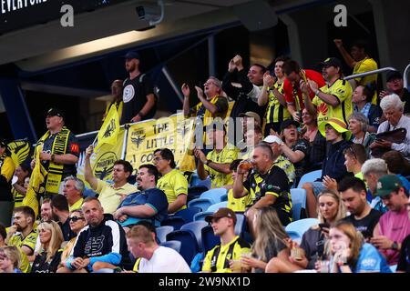 29 décembre 2023 ; Allianz Stadium, Sydney, NSW, Australie : a-League football, Sydney FC contre Wellington Phoenix ; les fans de Wellington Phoenix sont prêts pour le début du match Banque D'Images