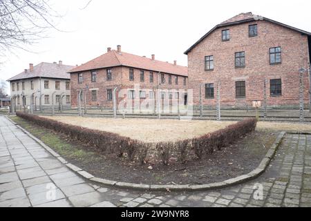 Hébergement pour les internés, y compris des aires de couchage et des toilettes dans les camps de concentration d'Auschwitz et de Birkenau, Pologne Banque D'Images