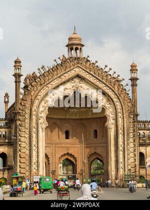 Gros plan de l'entrée principale de Rumi Darwaza ou porte turque, Lucknow, Uttar Pradesh, Inde Banque D'Images