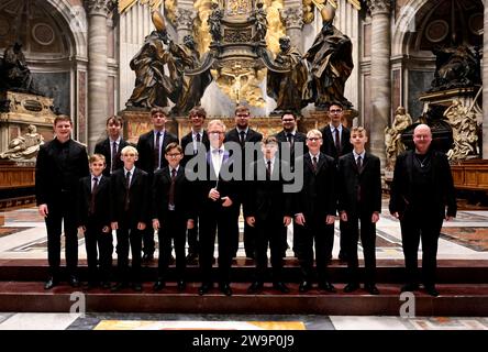 Knabenchor Hösel – Die Rheinischen Sängerknaben, Johannes Krahl, Heiko Reissig und Chordirektor Toralf Hildebrandt BEI der musikalischen Begleitung de Banque D'Images