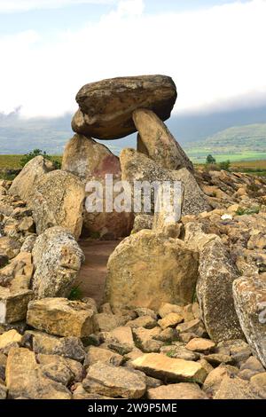 Dolmen de Chafel de la Hechicera après restauration. Elvillar, Alava, Euskadi, Espagne. Banque D'Images