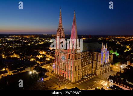 France, Eure-et-Loir (28), Chartres, Cathédrale notre-Dame de Chartres classée au Patrimoine mondial de l'UNESCO (vue aérienne) // France, Eure et Loi Banque D'Images