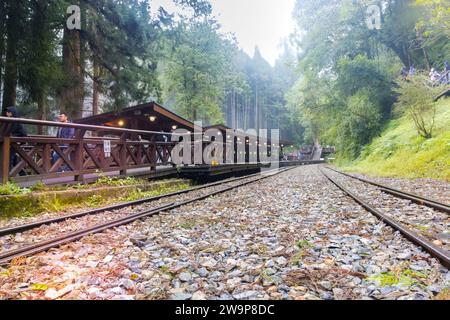 Alishan, Taiwan - octobre 08 2023 : une ancienne gare dans la forêt nationale d'Alishan à Taiwan Banque D'Images