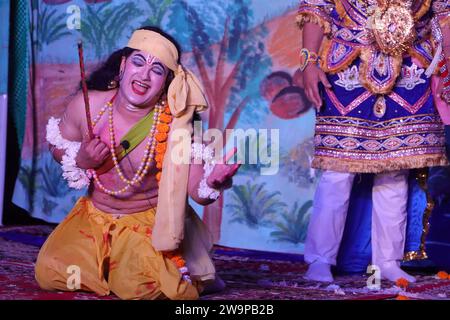 Artistes donnant leurs performances pendant la mise en scène de Ramlila. Banque D'Images