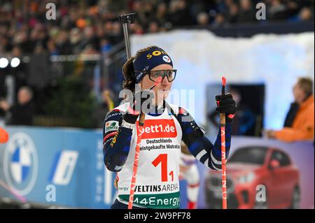 Julia Simon (Frankreich) bett1.de Biathlon World Team Challenge Am 28. Dezember 2023 in der Arena auf Schalke, Gelsenkirchen. Banque D'Images