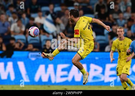 Sydney, Australie. 29 décembre 2023. Konstantinos Barbarouses de l'équipe Wellington Phoenix FC est vu en action lors du match de la saison 2023/24 ronde 10 hommes entre Sydney FC et Wellington Phoenix FC qui s'est tenu à l'Allianz Stadium. Score final Sydney FC 3:1 Wellington Phoenix FC. Crédit : SOPA Images Limited/Alamy Live News Banque D'Images