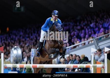 Christian Ahlmann d'Allemagne avec Dourkhan Hero Z lors de la compétition de saut d'obstacles Henders & Hazel au Jumping Mechelen le 29 décembre 2023, Nekkerhal, Belgique (photo de Maxime David - MXIMD Pictures) crédit : MXIMD Pictures/Alamy Live News Banque D'Images