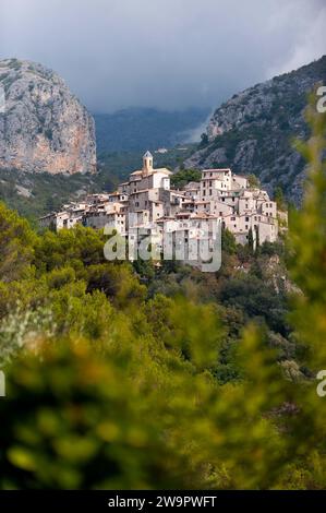 Peillon, village de montagne entre Monaco et Nice en Provence orientale, village historique, Alpes Maritimes, sud de la France, France Banque D'Images